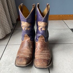11D square toe KSU Nocona boots.